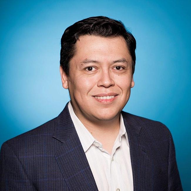 Headshot of Akex Bucheli